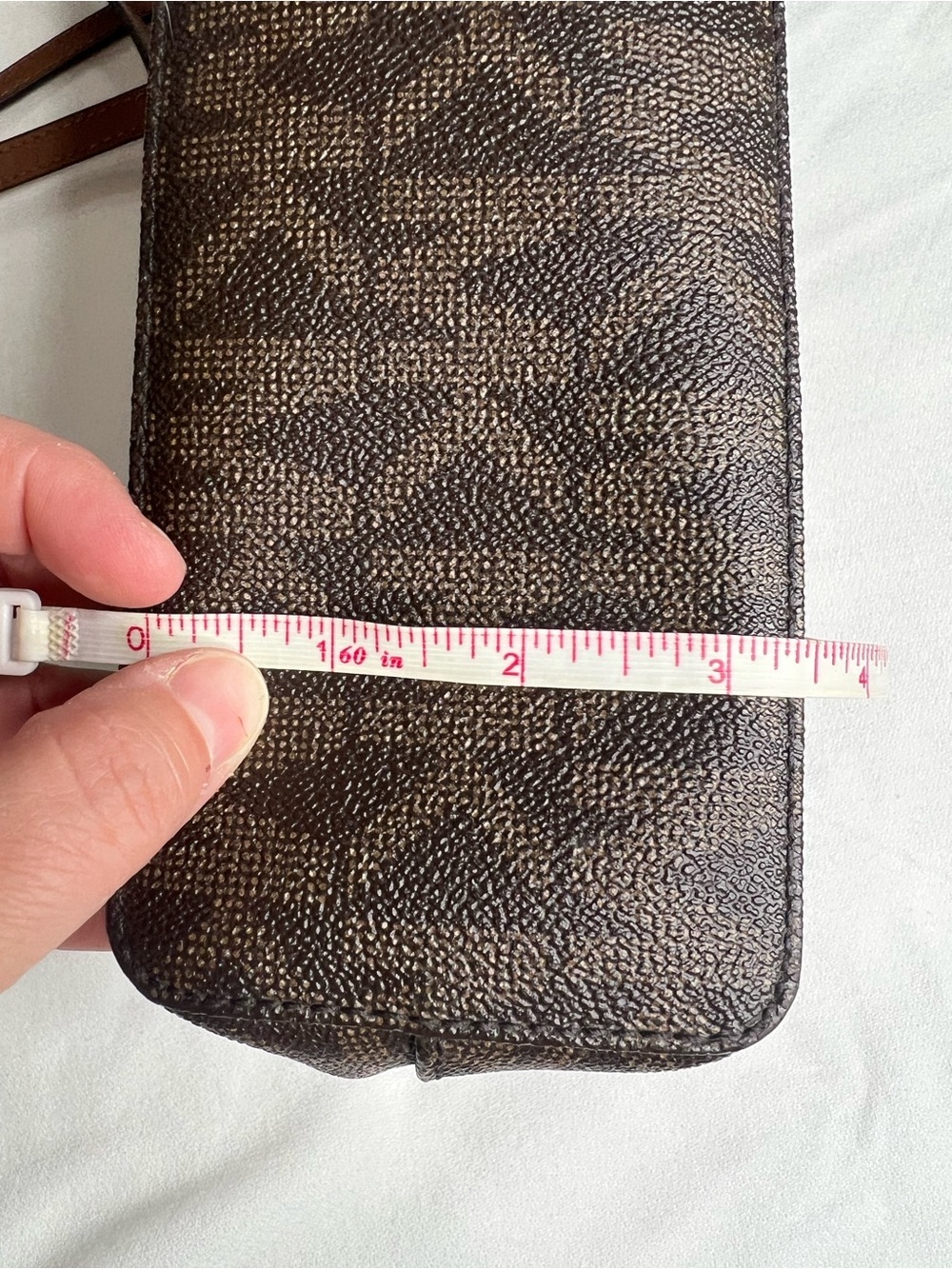 Michael Kors Cindy Signature
Logo Dome Crossbody Bag - Picture 10 of 12